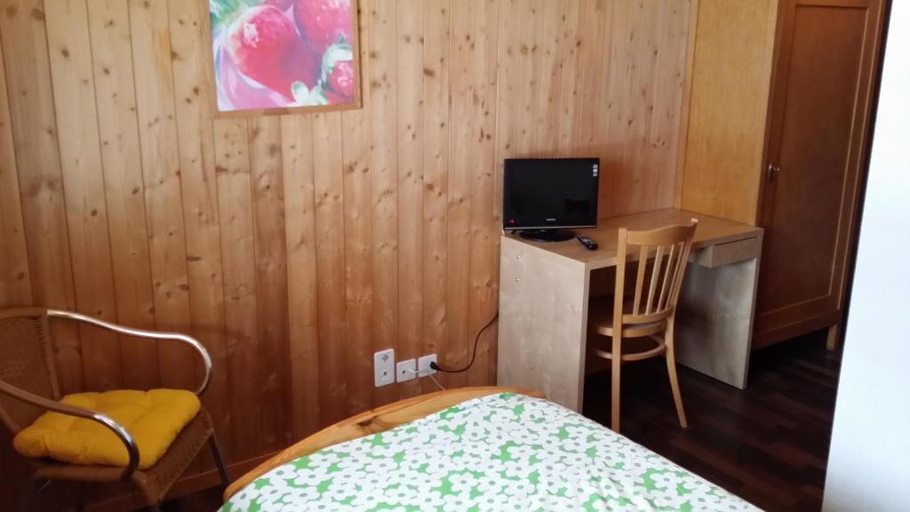 ホテル レストラン ウォリサー ソネ Reckingen 部屋 写真